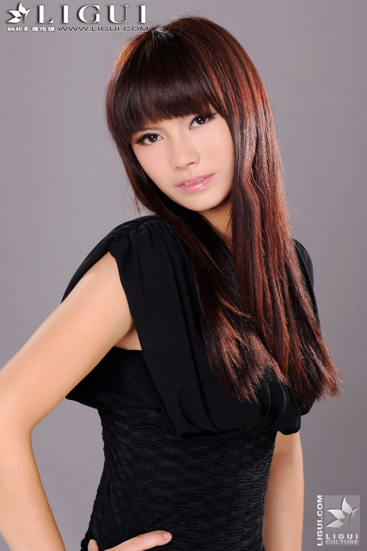 晴晴肉絲誘惑 model晴晴 [麗櫃] 20111202